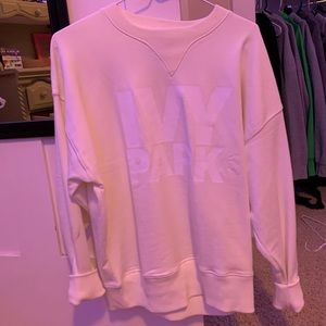 Super cute Ivy Park crewneck!